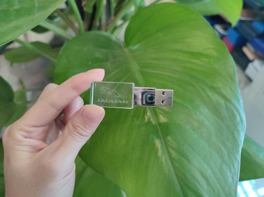 usb pha lê