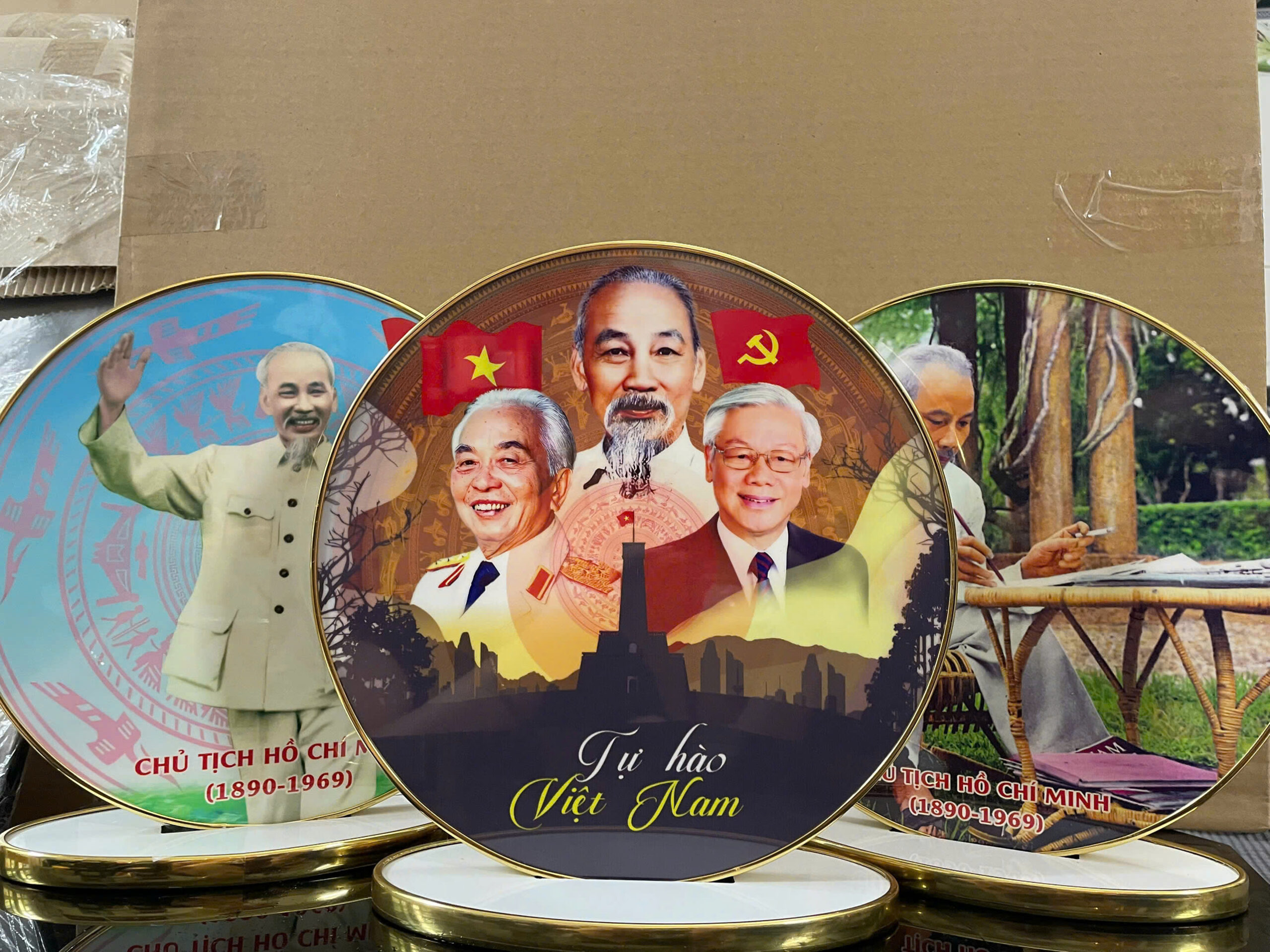Đĩa Trưng Bày Hình Các Lãnh Tụ Việt Nam 1 Đĩa Trưng Bày Hình Các Lãnh Tụ Việt Nam